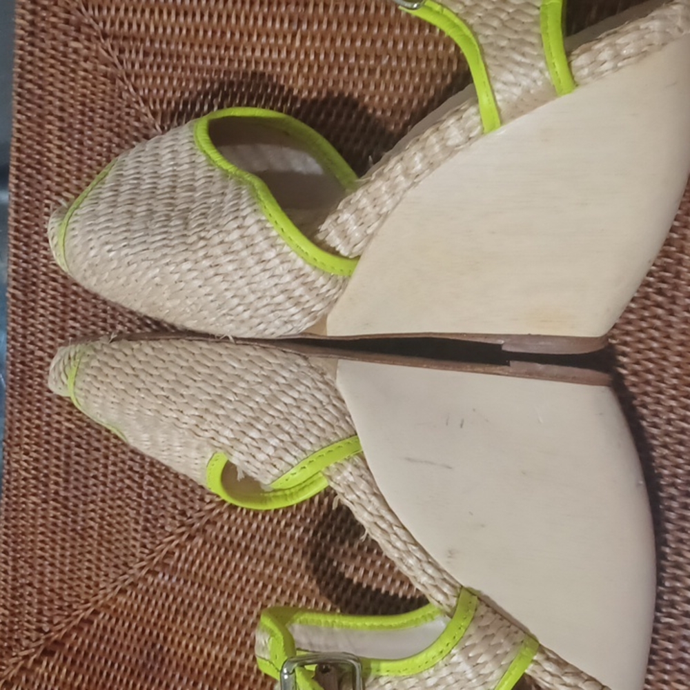 Shoes - Picture 4 of 8